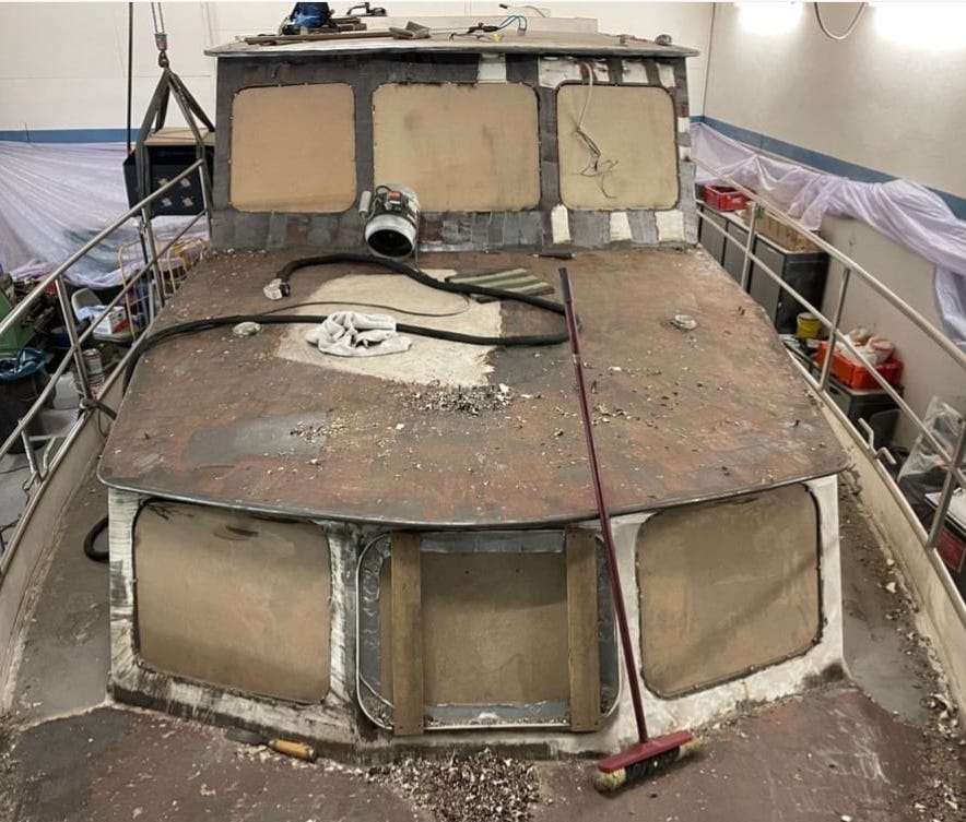 Entfernung von Verunreinigungen von Holzoberflächen - vorher